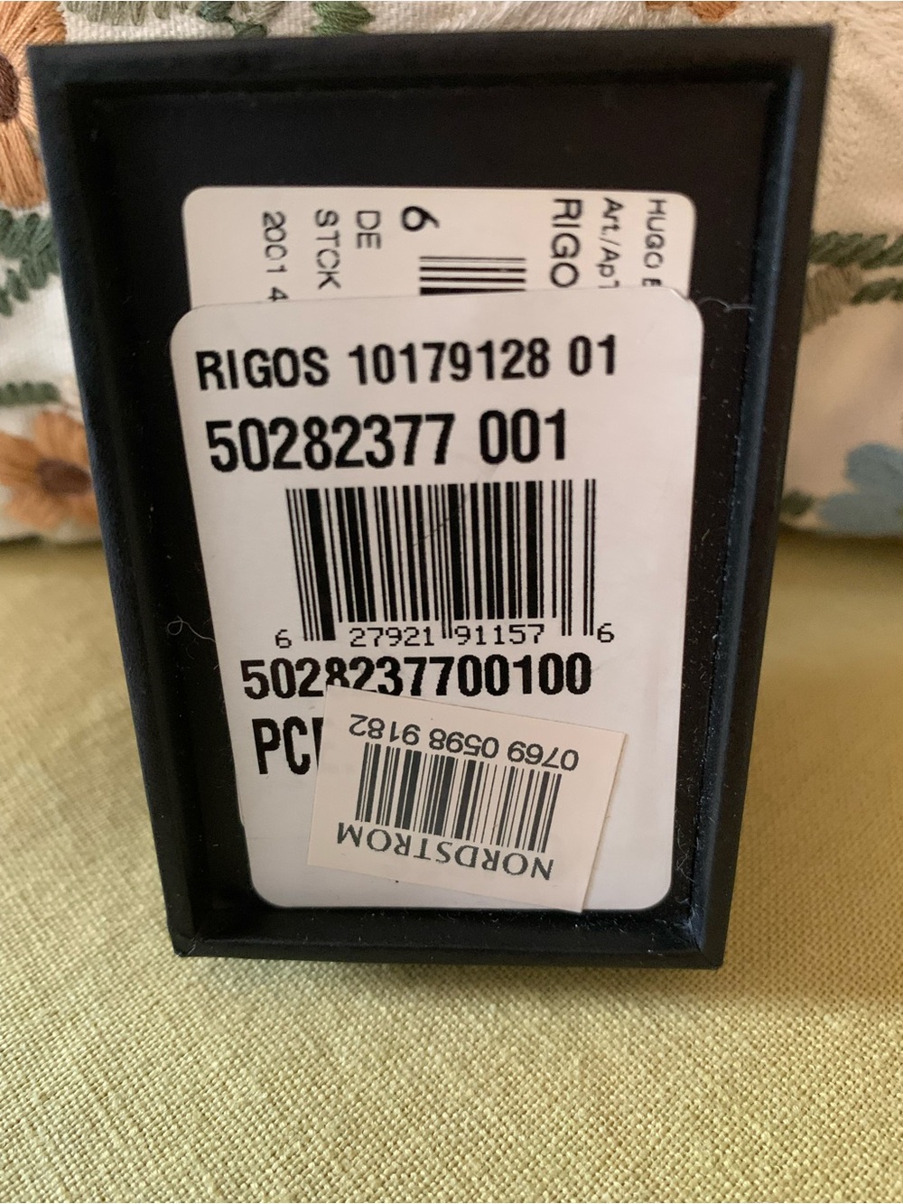 HUGO BOSS Mens Round Black Carbon Fiber Cufflinks with Silver Trim- NEW IN BOX - Picture 7 of 7